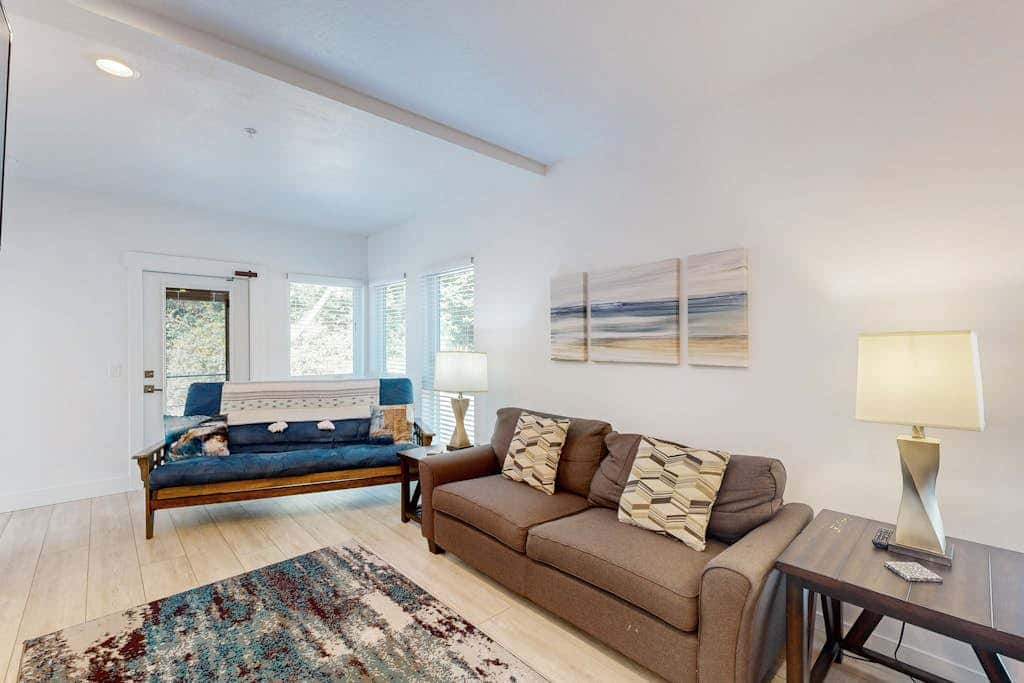 Stunner apt with fireplace, grill, partial ocean views & partial AC