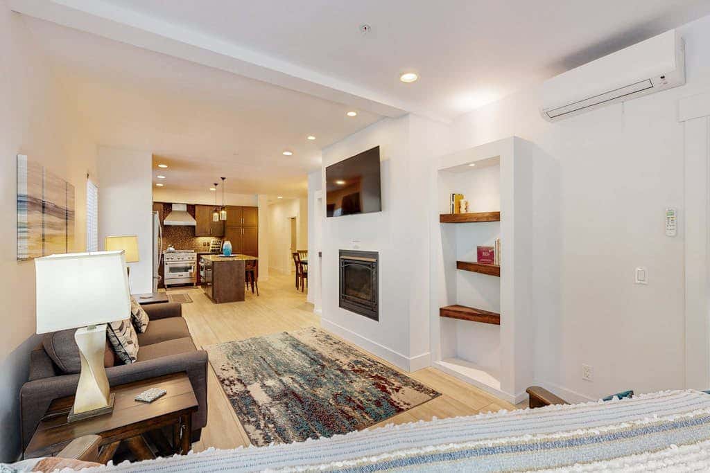 Stunner apt with fireplace, grill, partial ocean views & partial AC