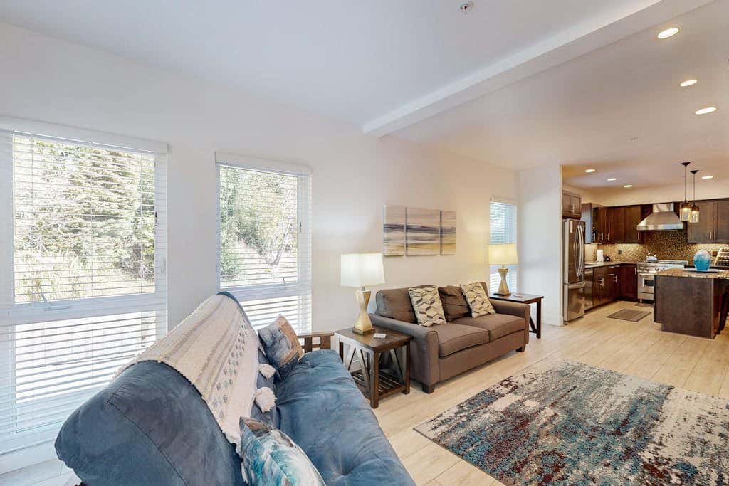 Stunner apt with fireplace, grill, partial ocean views & partial AC