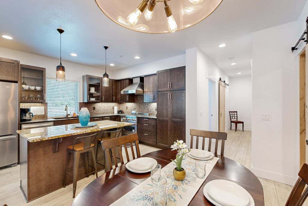 Stunner apt with fireplace, grill, partial ocean views & partial AC