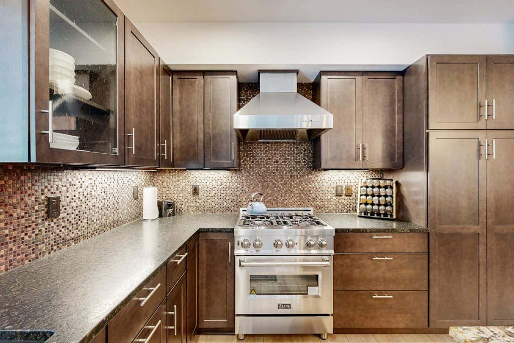 Stunner apt with fireplace, grill, partial ocean views & partial AC