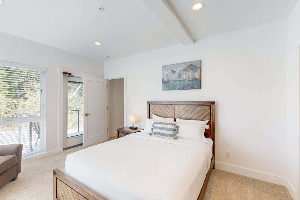 Stunner apt with fireplace, grill, partial ocean views & partial AC