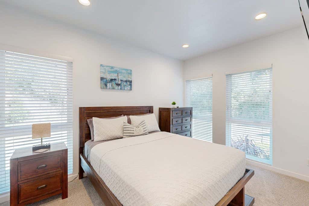 Stunner apt with fireplace, grill, partial ocean views & partial AC