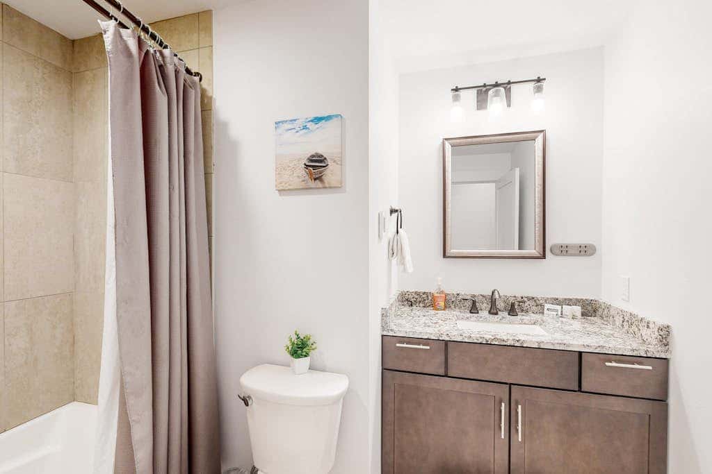 Stunner apt with fireplace, grill, partial ocean views & partial AC