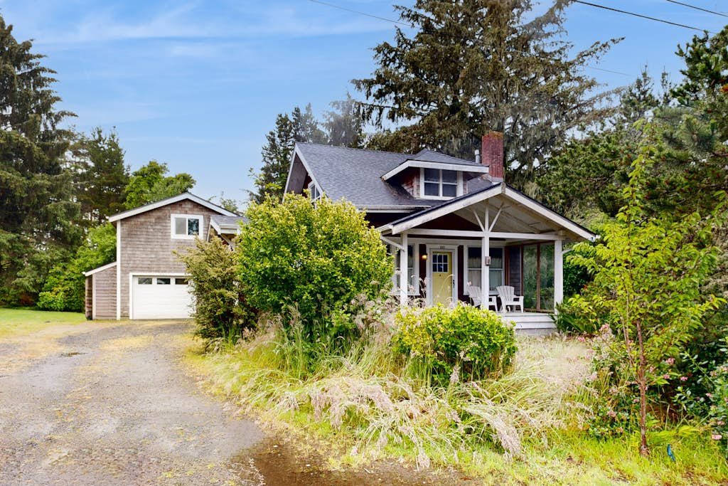Charming Craftsman near park & Gearhart - dog-friendly