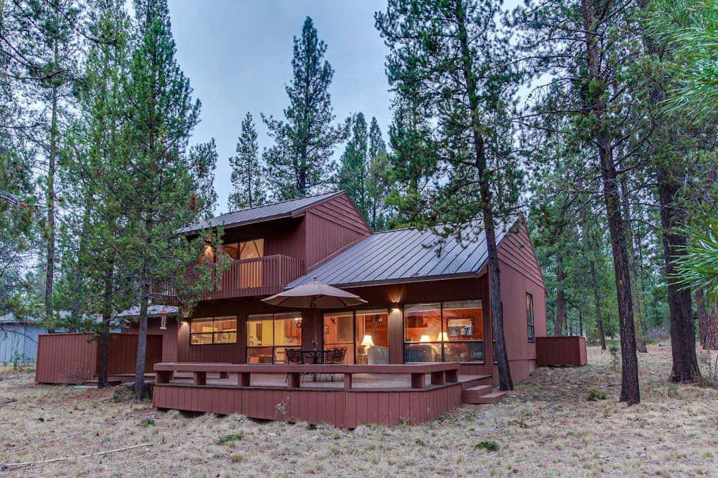 Peaceful Cabin Escape | Hot Tub, SHARC passes, A/C, Walk to River - Dogs OK