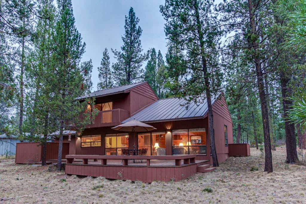 Peaceful Cabin Escape | Hot Tub, SHARC passes, A/C, Walk to River - Dogs OK