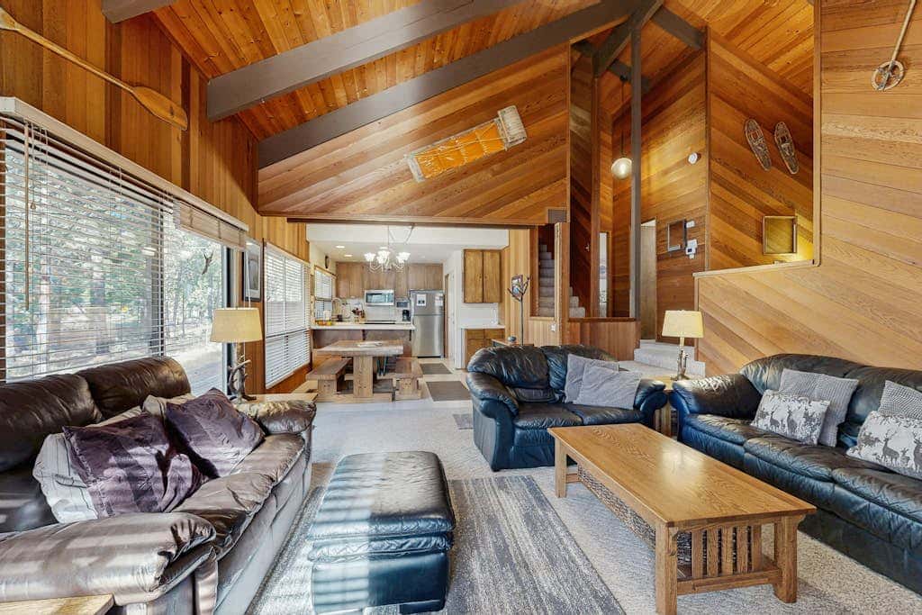 Peaceful Cabin Escape | Hot Tub, SHARC passes, A/C, Walk to River - Dogs OK