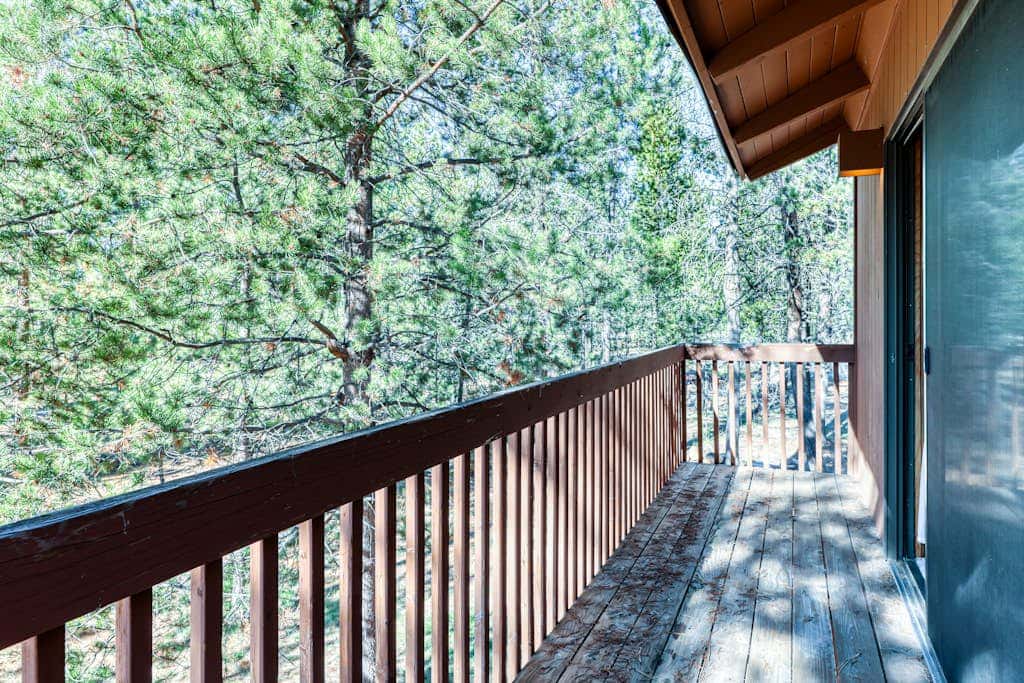 Peaceful Cabin Escape | Hot Tub, SHARC passes, A/C, Walk to River - Dogs OK