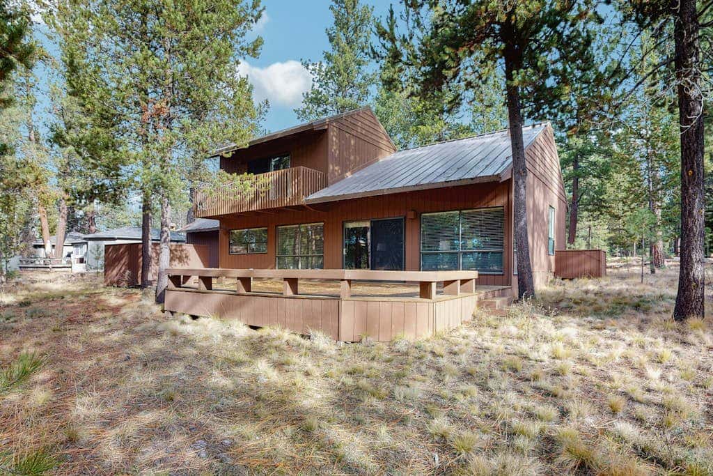 Peaceful Cabin Escape | Hot Tub, SHARC passes, A/C, Walk to River - Dogs OK