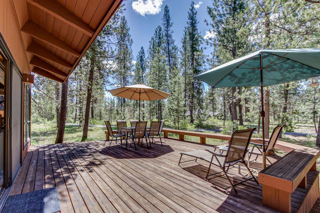 Peaceful Cabin Escape | Hot Tub, SHARC passes, A/C, Walk to River - Dogs OK