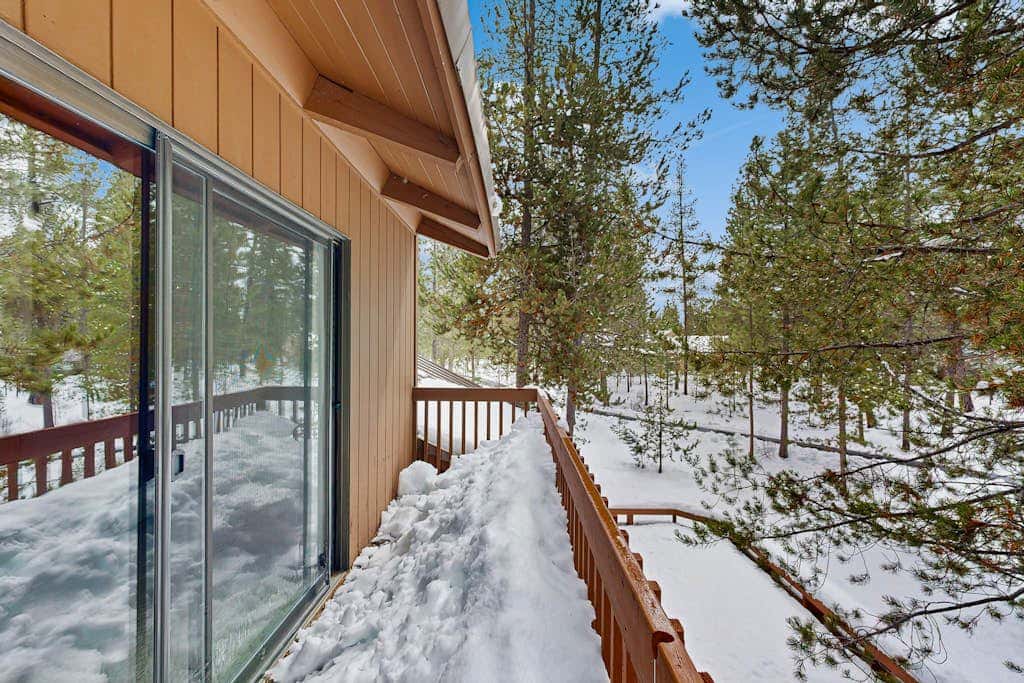 Peaceful Cabin Escape | Hot Tub, SHARC passes, A/C, Walk to River - Dogs OK