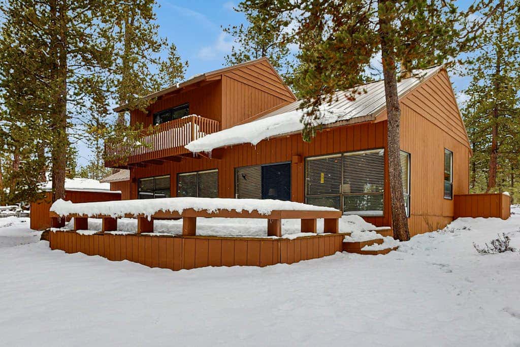 Peaceful Cabin Escape | Hot Tub, SHARC passes, A/C, Walk to River - Dogs OK