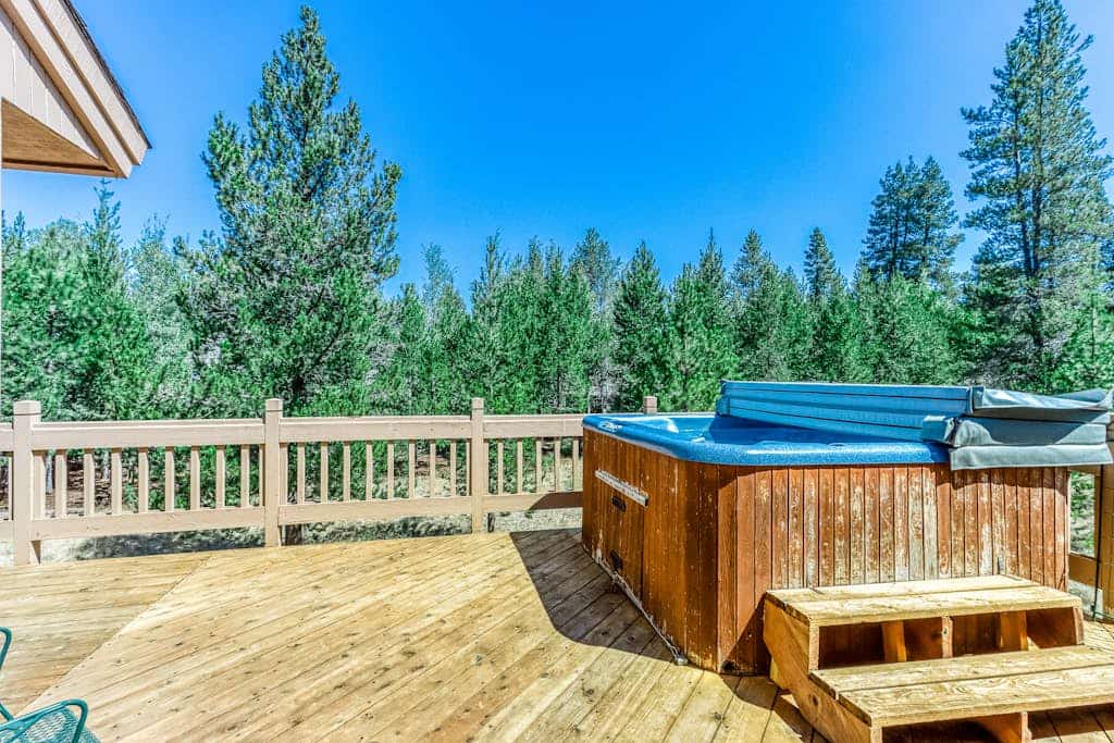 Comfortable Sunriver Home with Private Hot Tub and WiFi - Free SHARC Access