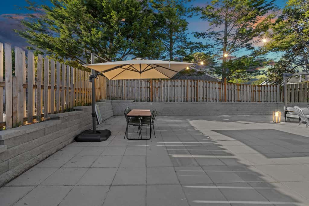 Cozy Seaside Bungalow, Brand New Hot Tub, Fast WiFi & W&D - Walk to the Beach