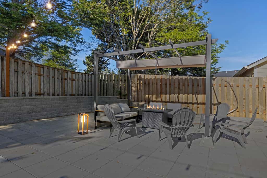 Cozy Seaside Bungalow, Brand New Hot Tub, Fast WiFi & W&D - Walk to the Beach