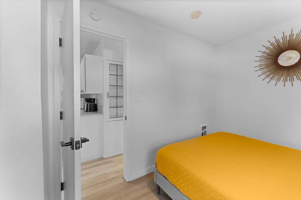 Cozy Seaside Bungalow, Brand New Hot Tub, Fast WiFi & W&D - Walk to the Beach