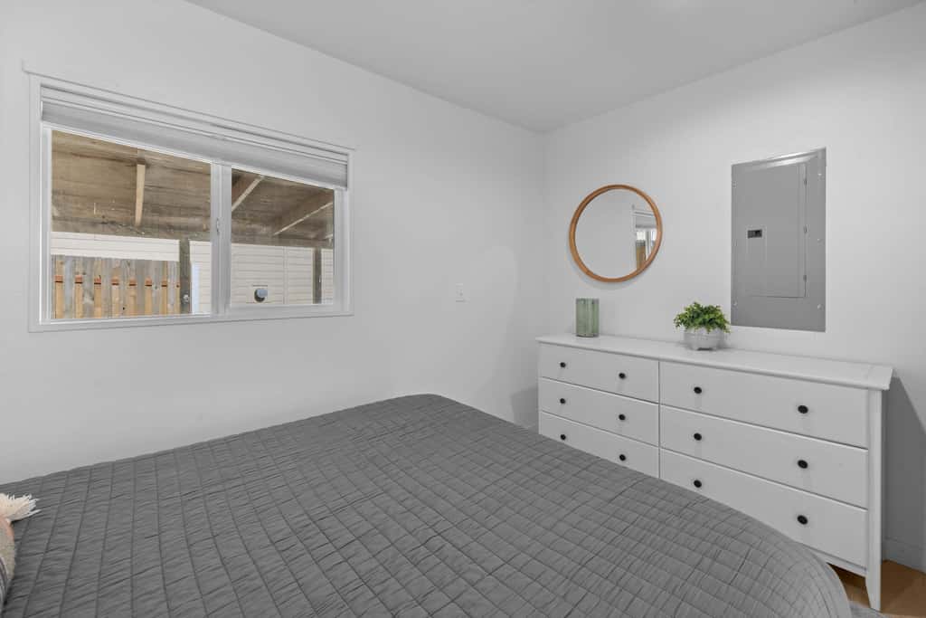Cozy Seaside Bungalow, Brand New Hot Tub, Fast WiFi & W&D - Walk to the Beach