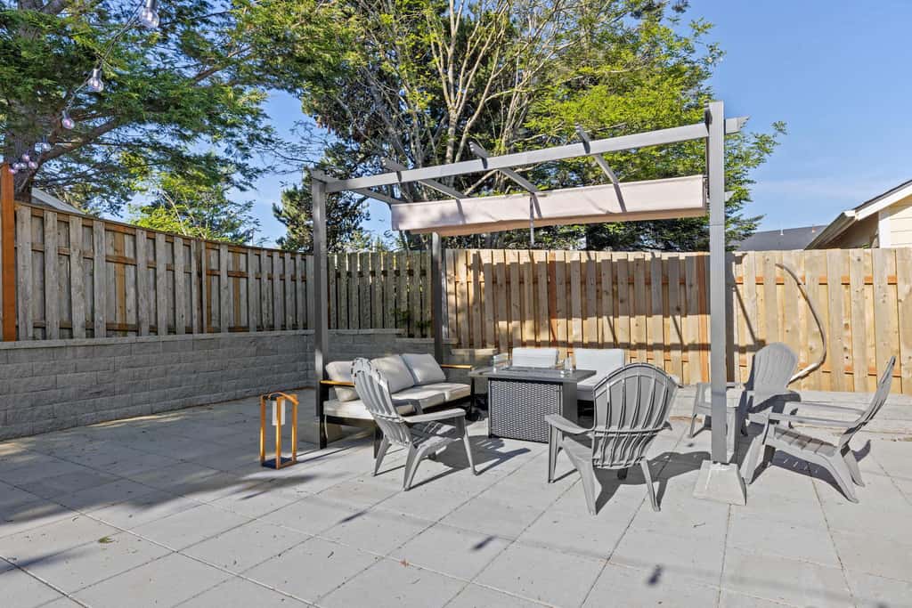 Cozy Seaside Bungalow, Brand New Hot Tub, Fast WiFi & W&D - Walk to the Beach