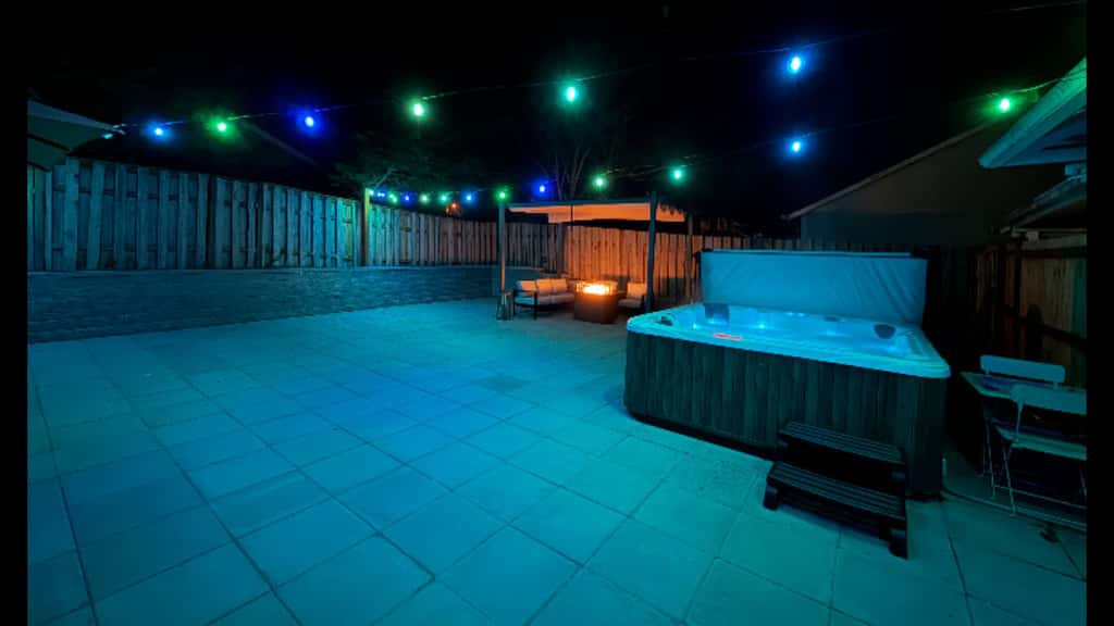Cozy Seaside Bungalow, Brand New Hot Tub, Fast WiFi & W&D - Walk to the Beach