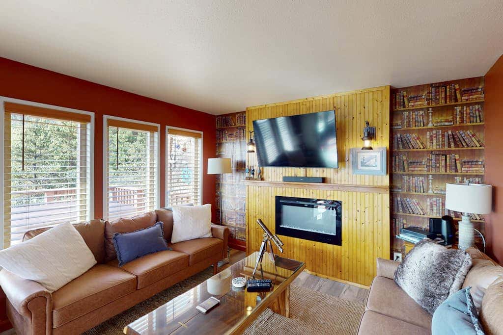Coastal retreat with ocean views, patio, WiFi, streaming