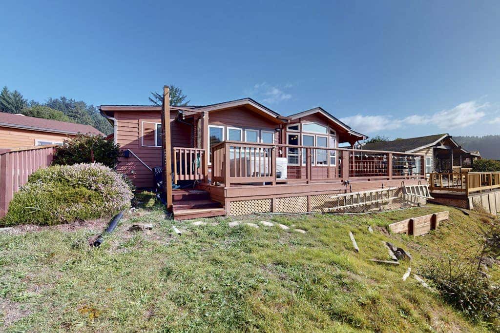Coastal retreat with ocean views, patio, WiFi, streaming