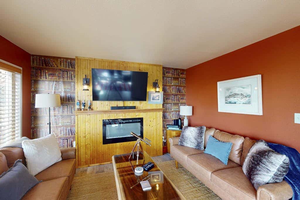 Coastal retreat with ocean views, patio, WiFi, streaming