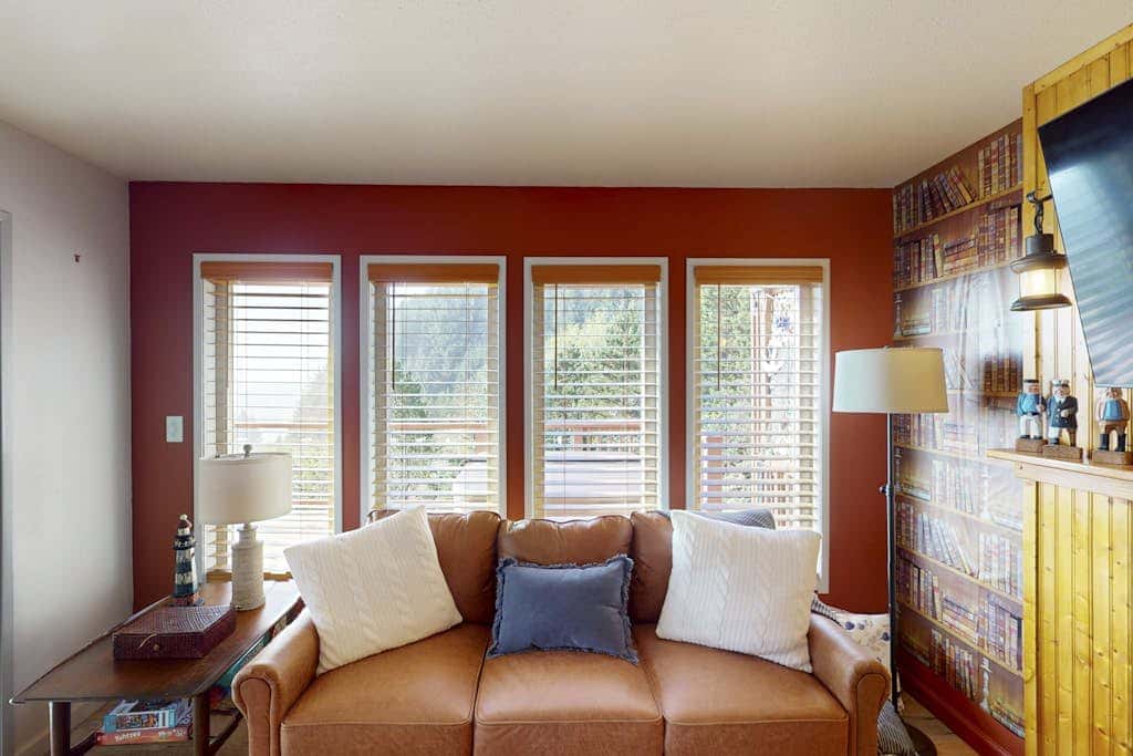 Coastal retreat with ocean views, patio, WiFi, streaming