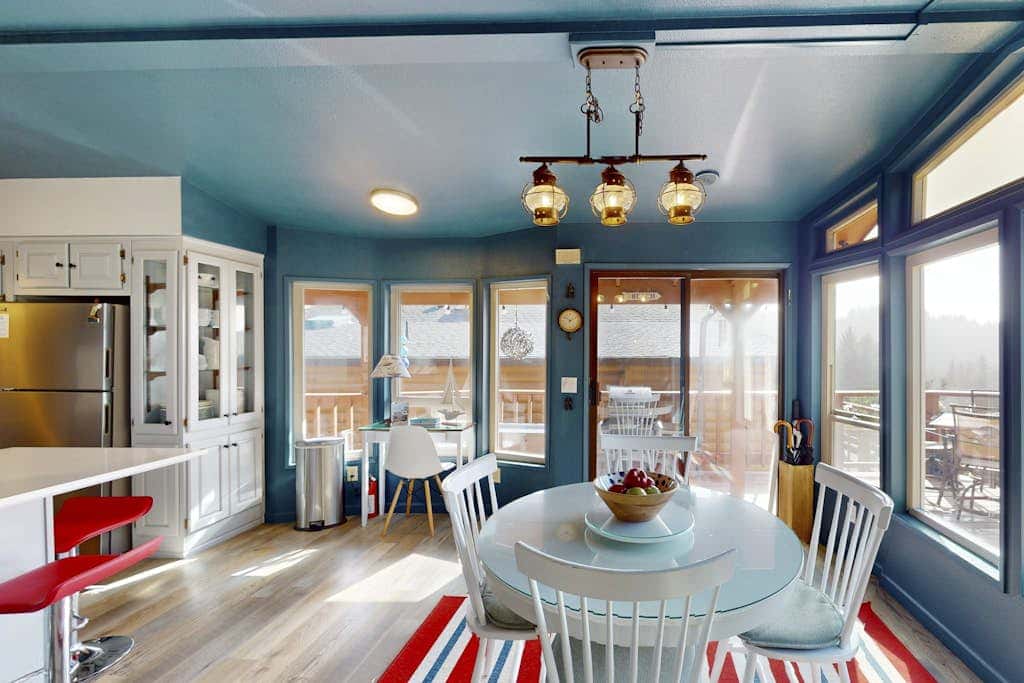 Coastal retreat with ocean views, patio, WiFi, streaming