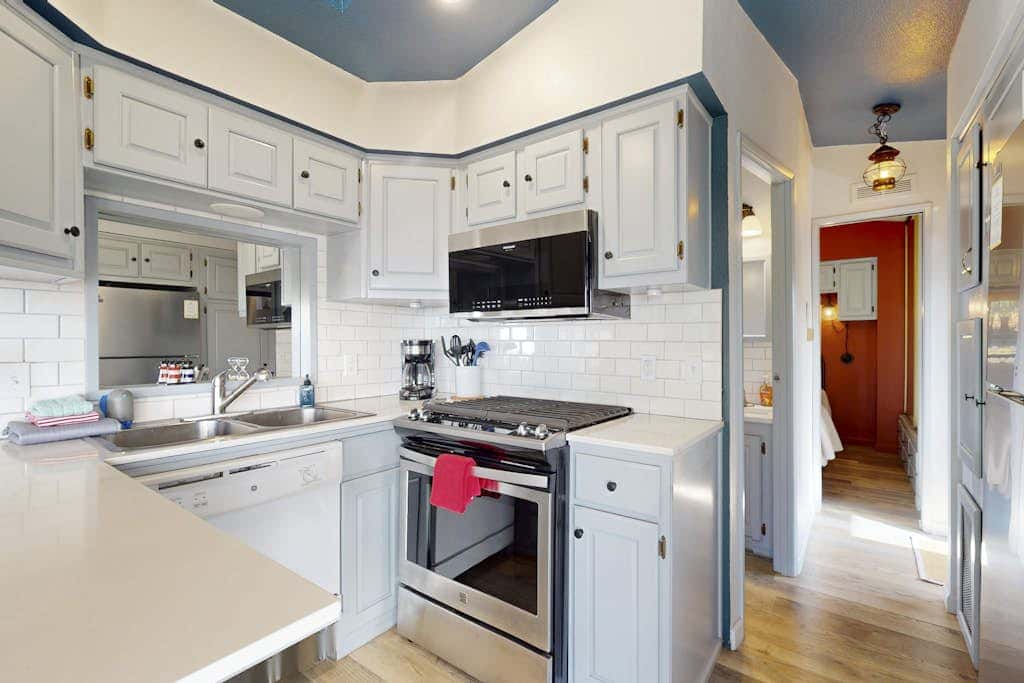Coastal retreat with ocean views, patio, WiFi, streaming