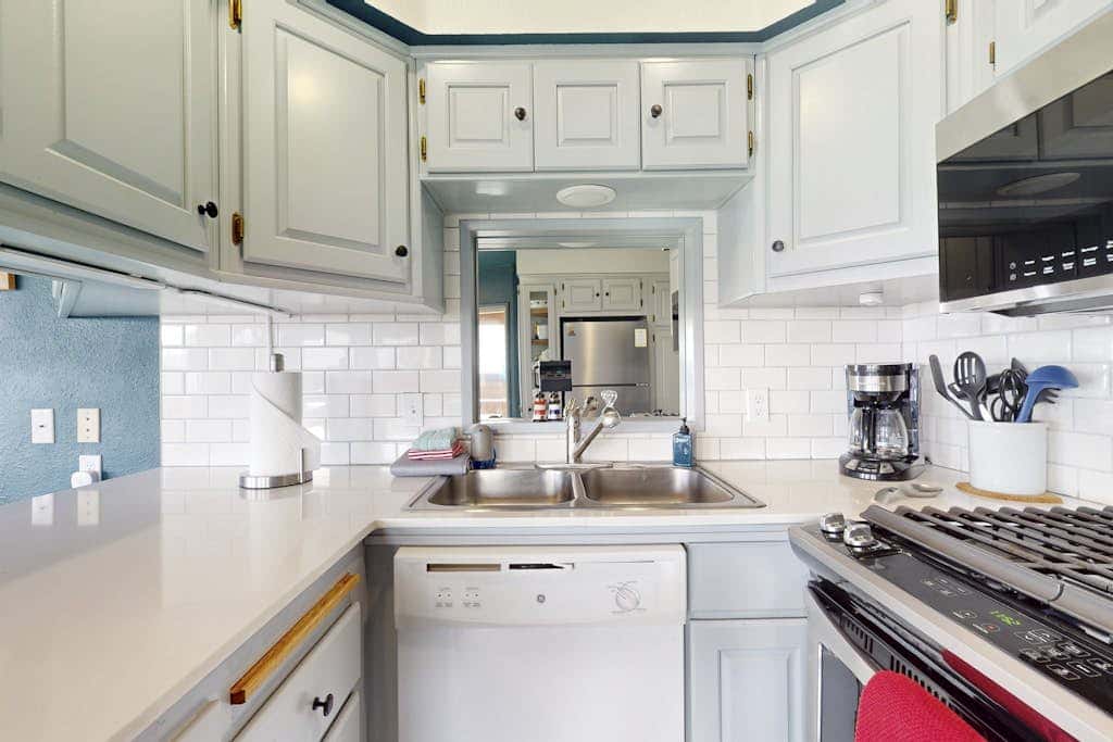 Coastal retreat with ocean views, patio, WiFi, streaming