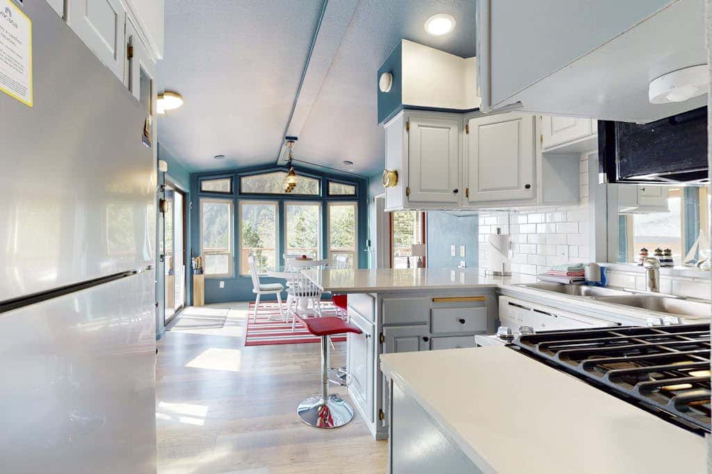 Coastal retreat with ocean views, patio, WiFi, streaming