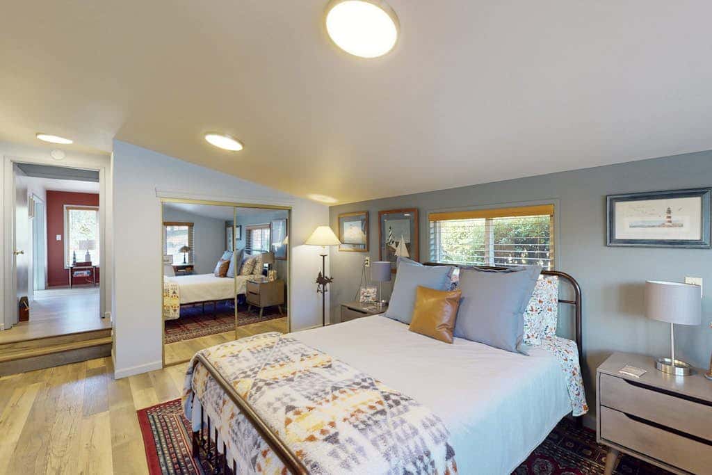 Coastal retreat with ocean views, patio, WiFi, streaming