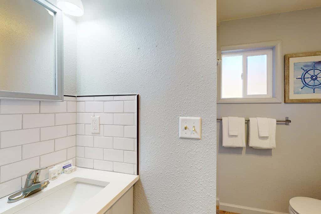 Coastal retreat with ocean views, patio, WiFi, streaming