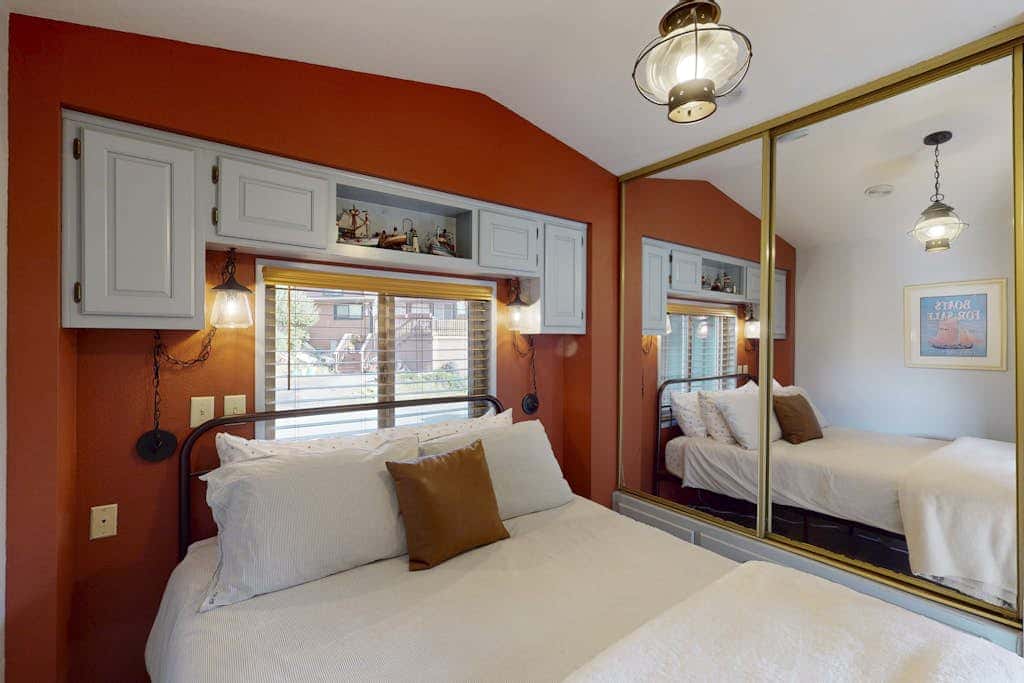 Coastal retreat with ocean views, patio, WiFi, streaming