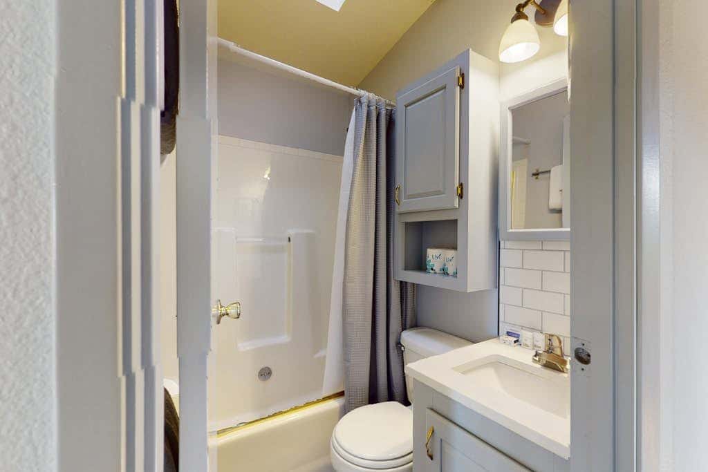 Coastal retreat with ocean views, patio, WiFi, streaming