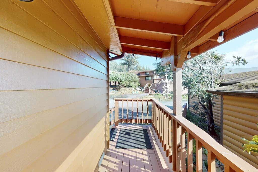 Coastal retreat with ocean views, patio, WiFi, streaming