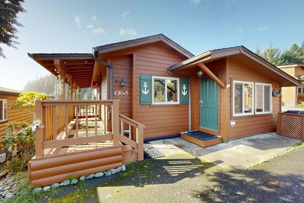 Coastal retreat with ocean views, patio, WiFi, streaming