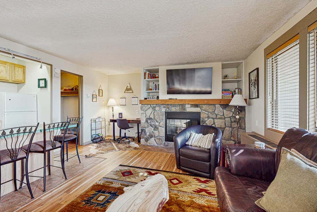 Dog-friendly ground-floor condo with pools, hot tubs, sauna, & fitness room