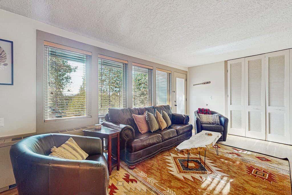 Dog-friendly ground-floor condo with pools, hot tubs, sauna, & fitness room