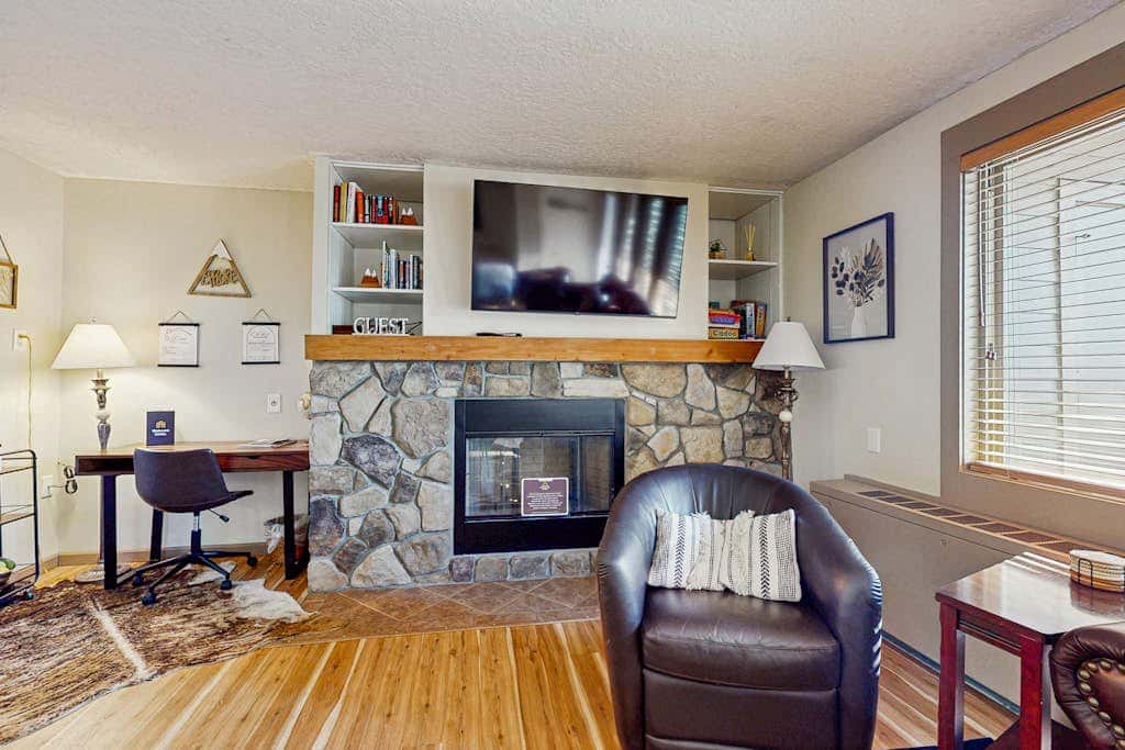 Dog-friendly ground-floor condo with pools, hot tubs, sauna, & fitness room