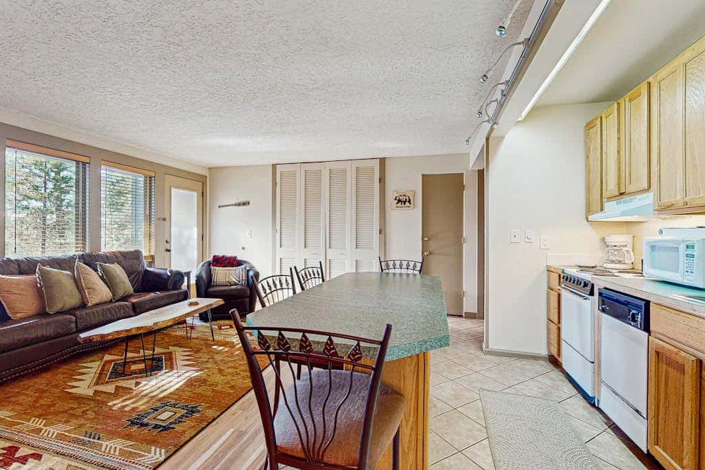 Dog-friendly ground-floor condo with pools, hot tubs, sauna, & fitness room
