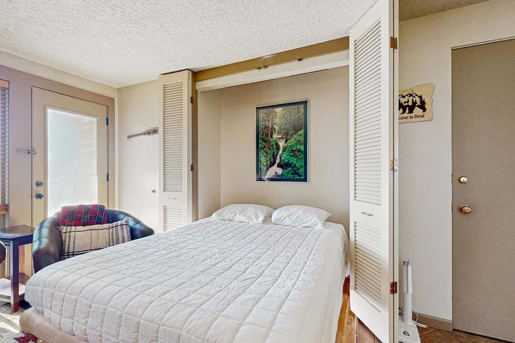 Dog-friendly ground-floor condo with pools, hot tubs, sauna, & fitness room