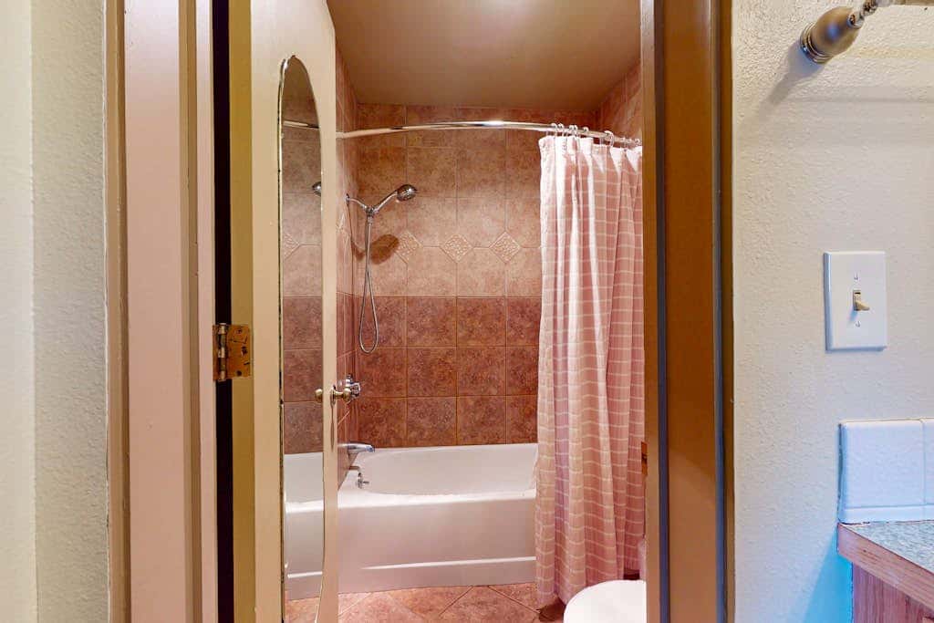Dog-friendly ground-floor condo with pools, hot tubs, sauna, & fitness room