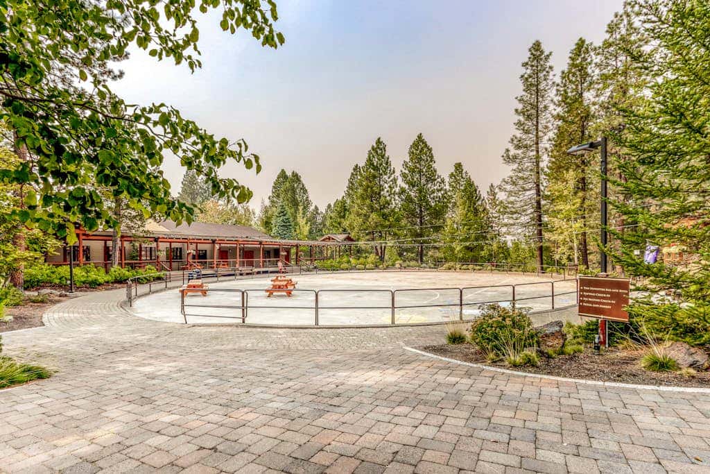 Dog-friendly ground-floor condo with pools, hot tubs, sauna, & fitness room