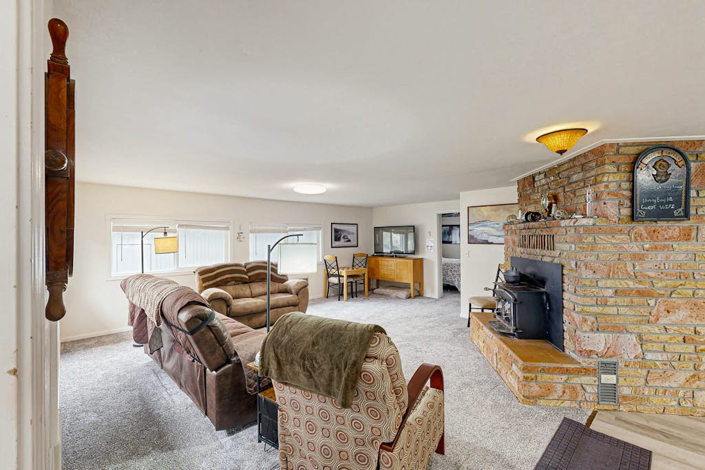 Spacious & comfortable home close to the Harbor, Sand Dunes, beaches, & parks