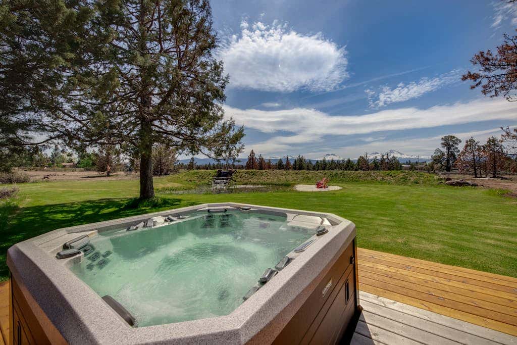 Mountain View Home with On-site Golf and Private Hot Tub - Near Skiing and Bend