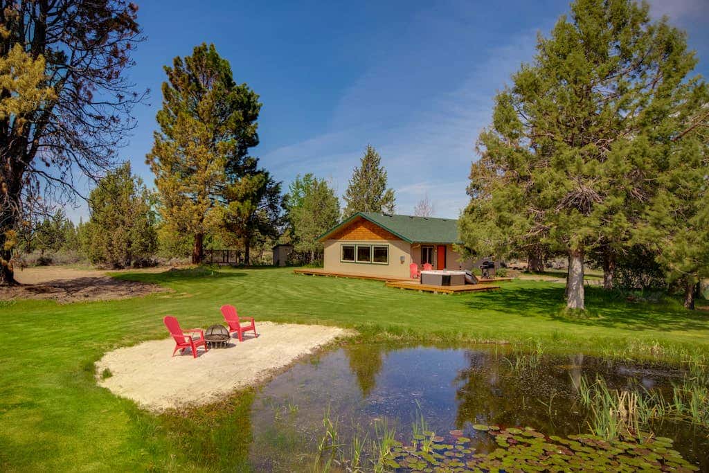 Mountain View Home with On-site Golf and Private Hot Tub - Near Skiing and Bend