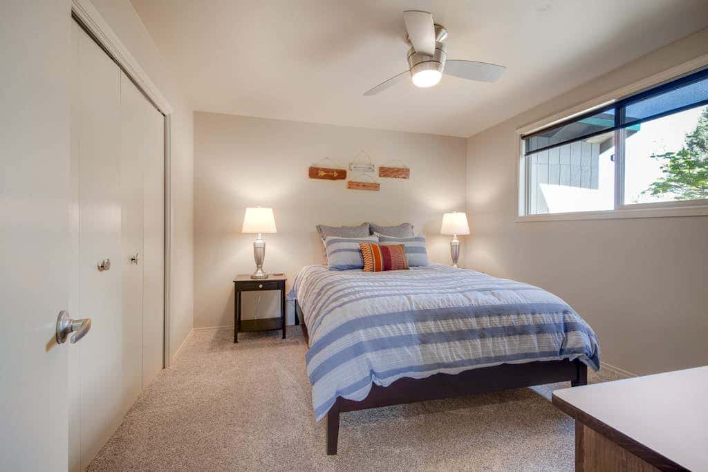 Mountain View Home with On-site Golf and Private Hot Tub - Near Skiing and Bend