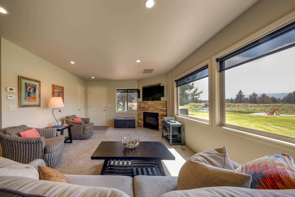 Mountain View Home with On-site Golf and Private Hot Tub - Near Skiing and Bend